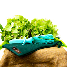 Load image into Gallery viewer, Crown Brush