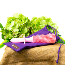 Load image into Gallery viewer, Crown Brush