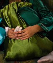 Load image into Gallery viewer, Satin Pillowcases